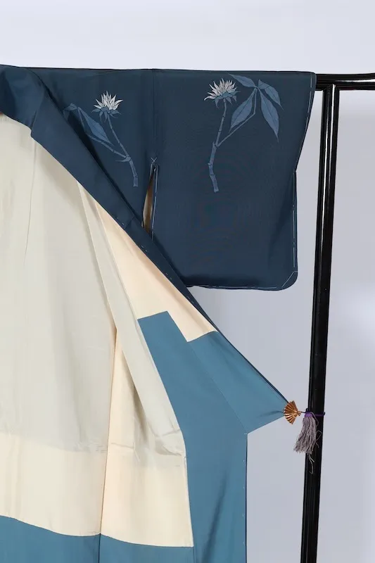 Brand-new （Japan kimono) blue-gray, gray, and white; wax-resist dyeing (roketsuzome); floral pattern; K55