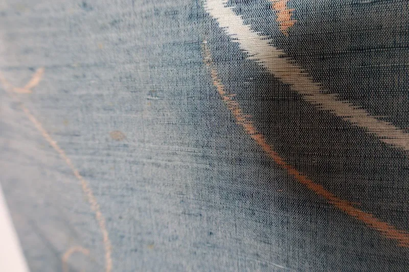 Japan used kimono(Tsumugi silk fabric), blue, white, and beige, geometric pattern, horizontal ikat weave, R170