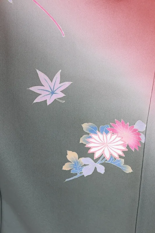 Japan Visiting kimono used: Reddish-brown, yellow, purple, green, gray, white, gold, cherry blossoms, flute, hand-painted Kyoto Yuzen dyeing, B1412