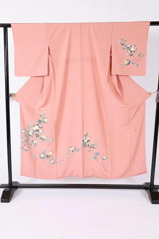 Visiting kimono used, coral pink, green, ochre, indigo, brown, white, purple, floral pattern, embroidered wisteria crest, hand-painted Kyoto Yuzen dyeing, artist's work, B1400