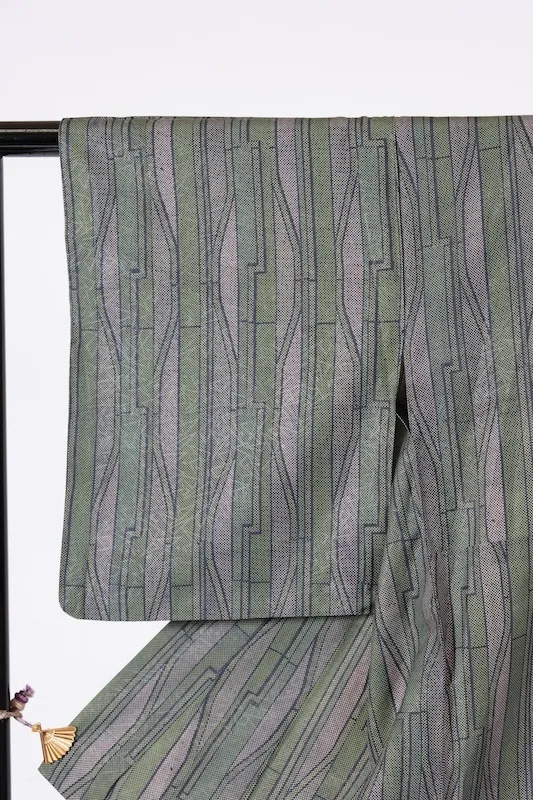 Tsumugi silk(Japan Pre-loved kimono) – Green, pale purple, black, and yellowish-green – Wavy stripes (A071)