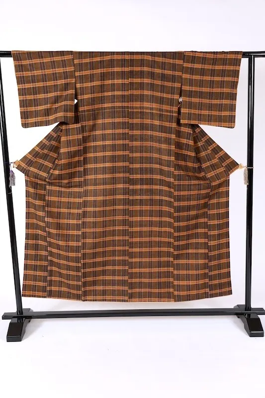 Tokamachi Tsumugi (Japan used kimono)– Shades of Brown – Lattice Pattern – K325