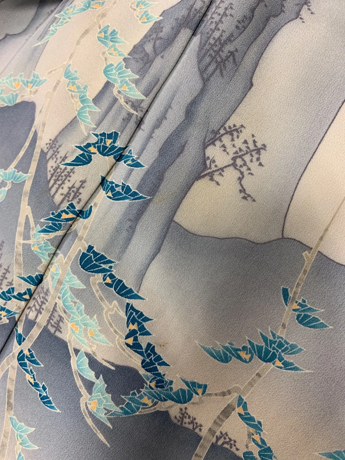 Japan used kimono ; Gray, Blue, and Indigo; Floral and Guilin Landscape Design; "Hidari-mitsudomoe" (Left-turning Triple Comma) Family Crests (Five); Artist-signed; B1404