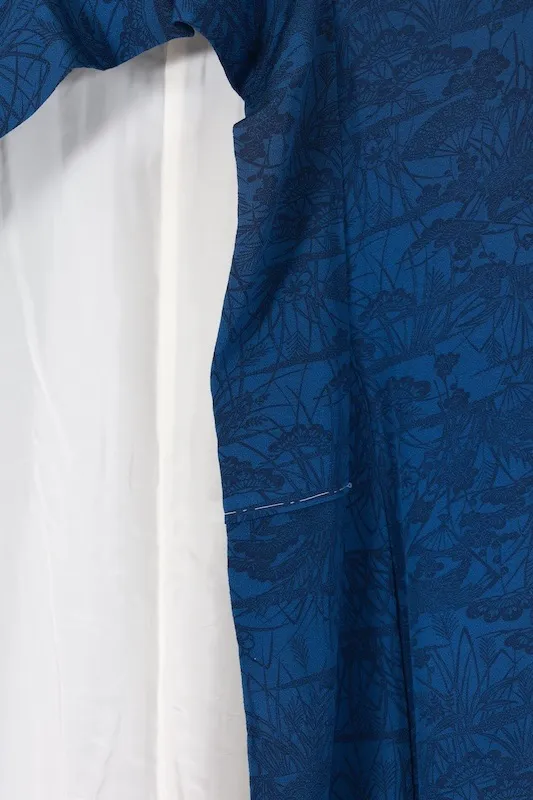 Komon(kimono), brand new and unused. Indigo shades. Features hand-dyed pine, bamboo, plum blossoms, fans, and wave patterns. B1478