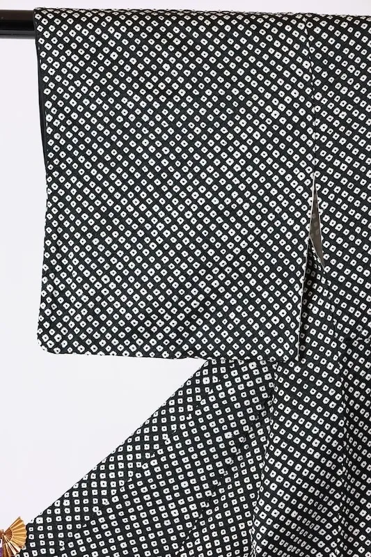 Japan used Kimono – Black and White – Hikita Shibori – Damask Fabric – K287