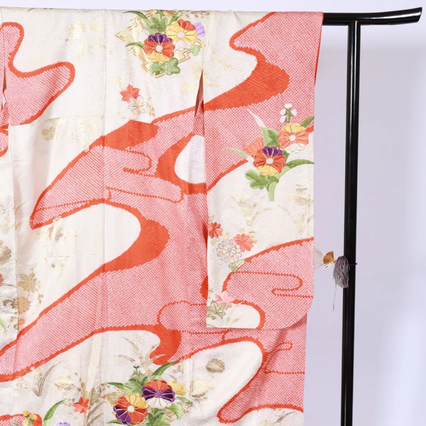 Furisode (long-sleeved kimono used) - White, Green, Red, Gold, Purple - Embroidery, Shibori (tie-dye) pattern, Brocade fabric - K99