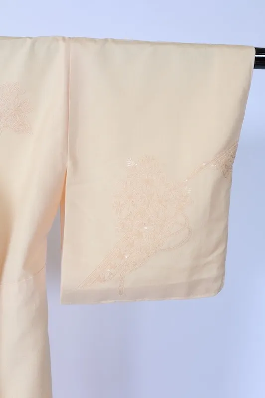 Japan kimono , Ojiya Tsumugi, brand new/unused, light yellow, floral design, Swatow embroidery, B1422