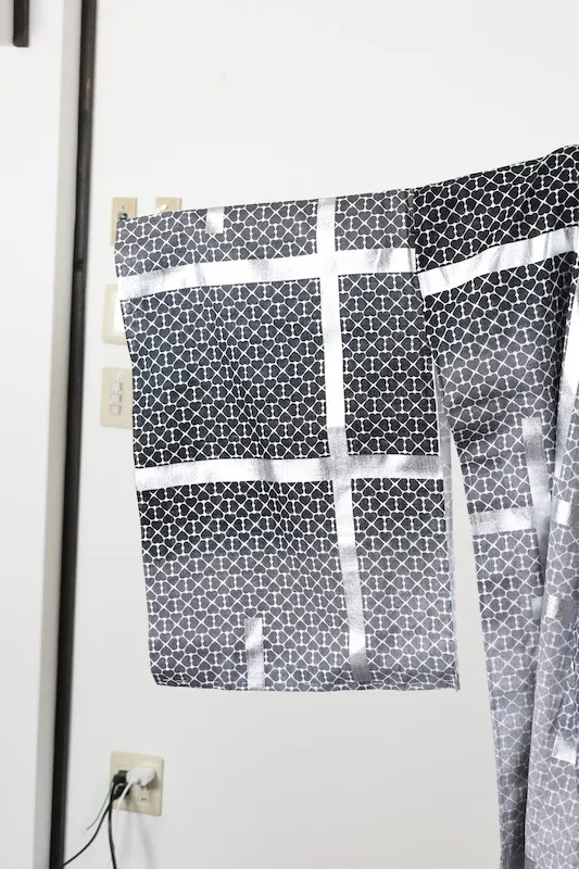 Brand-new Yukata Fabric Bolt – Kondaya Genbei – White, Shades of Gray, Silver  Sa25