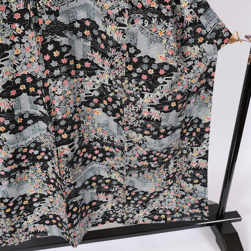 Used kimono  (Komon) M-size 100% silk  / 1110