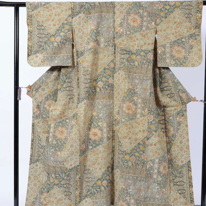 Used kimono  (Komon) L-size 100% silk  / 1111