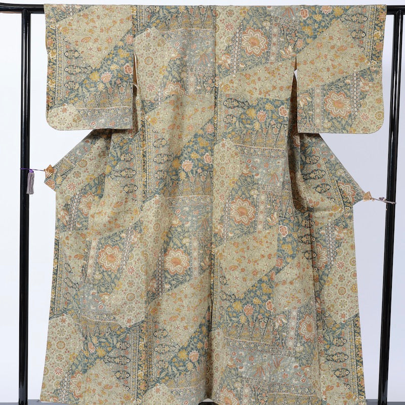 Used kimono  (Komon) L-size 100% silk  / 1111