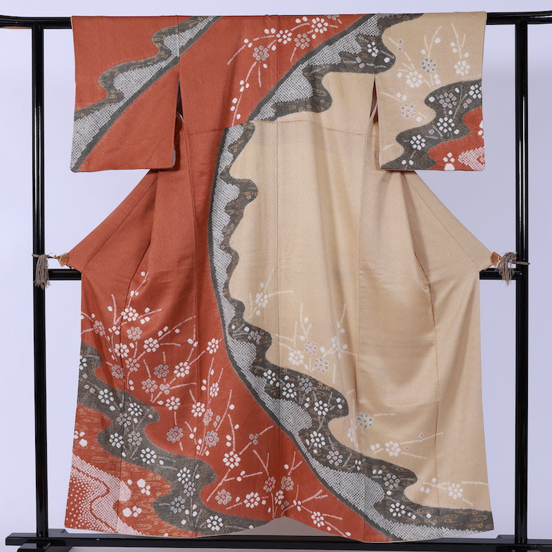 Japanese kimono  (HOumongi) M-size 100% silk  / 764