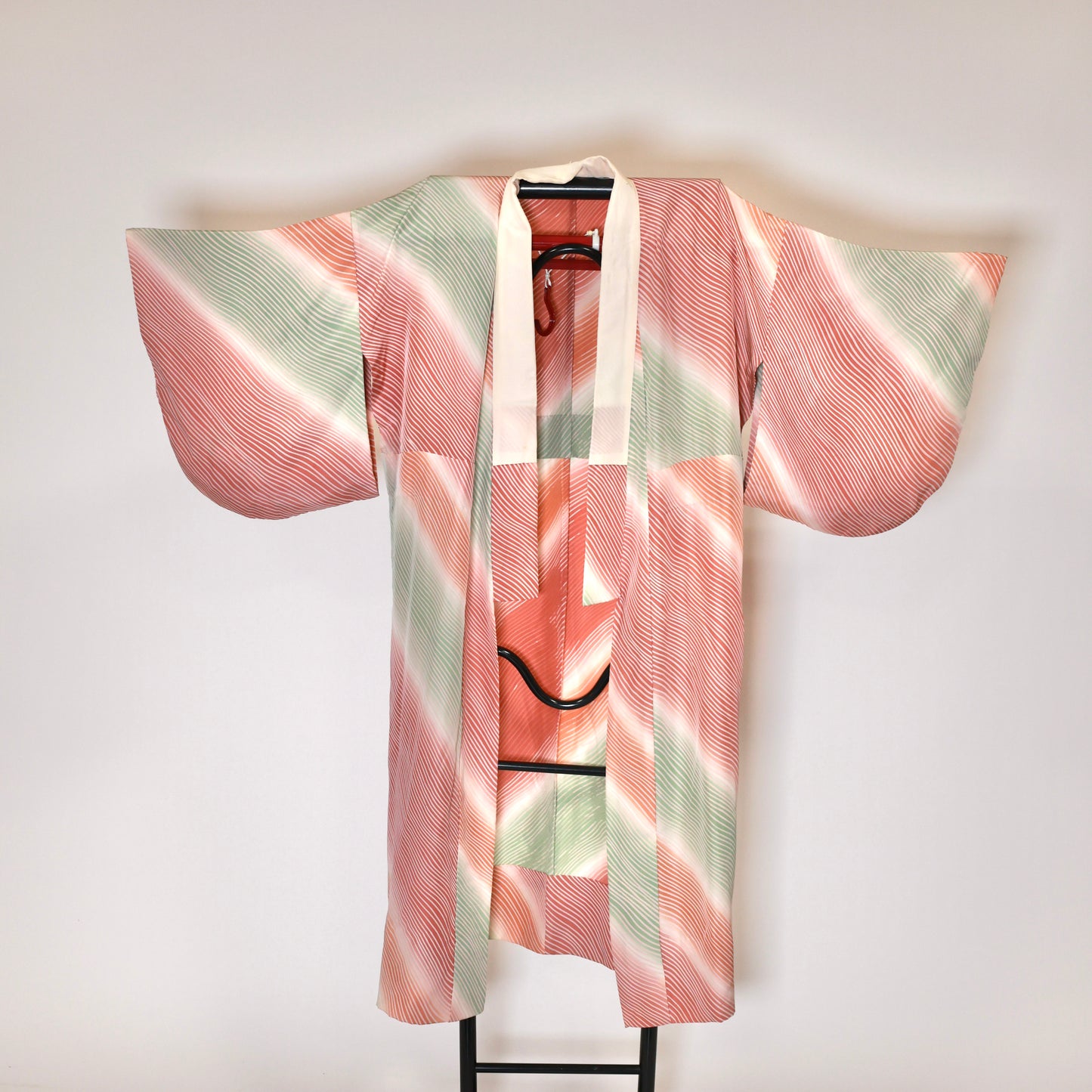 Wear under the kimono undershirt(Nagazyuban)   M-size 100%silk / 777