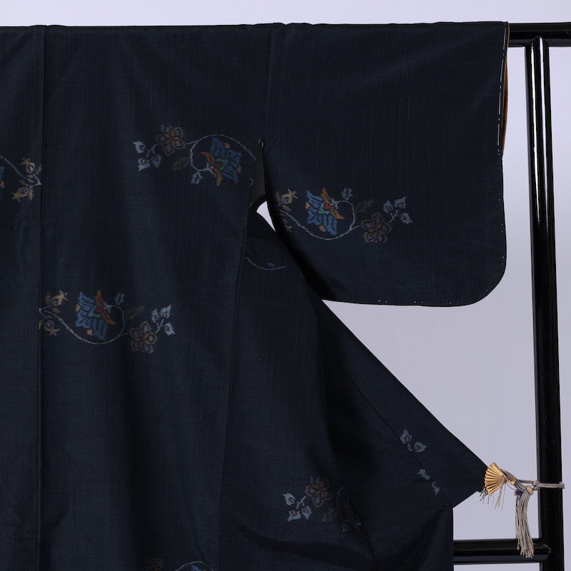 Japanese kimono  (tsumugi) M-size 100% silk  / 891