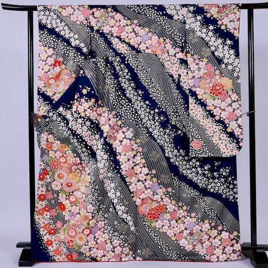 Long-sleeved kimono (Furisode)　/950