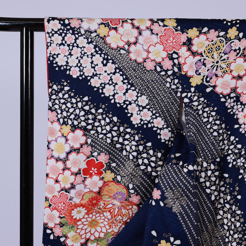 Long-sleeved kimono (Furisode)　/950