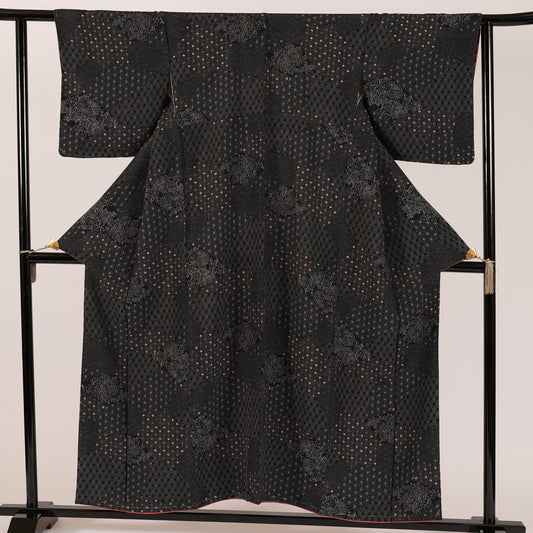 Japanese kimono  (Komon) M-size 100%silk  /  110