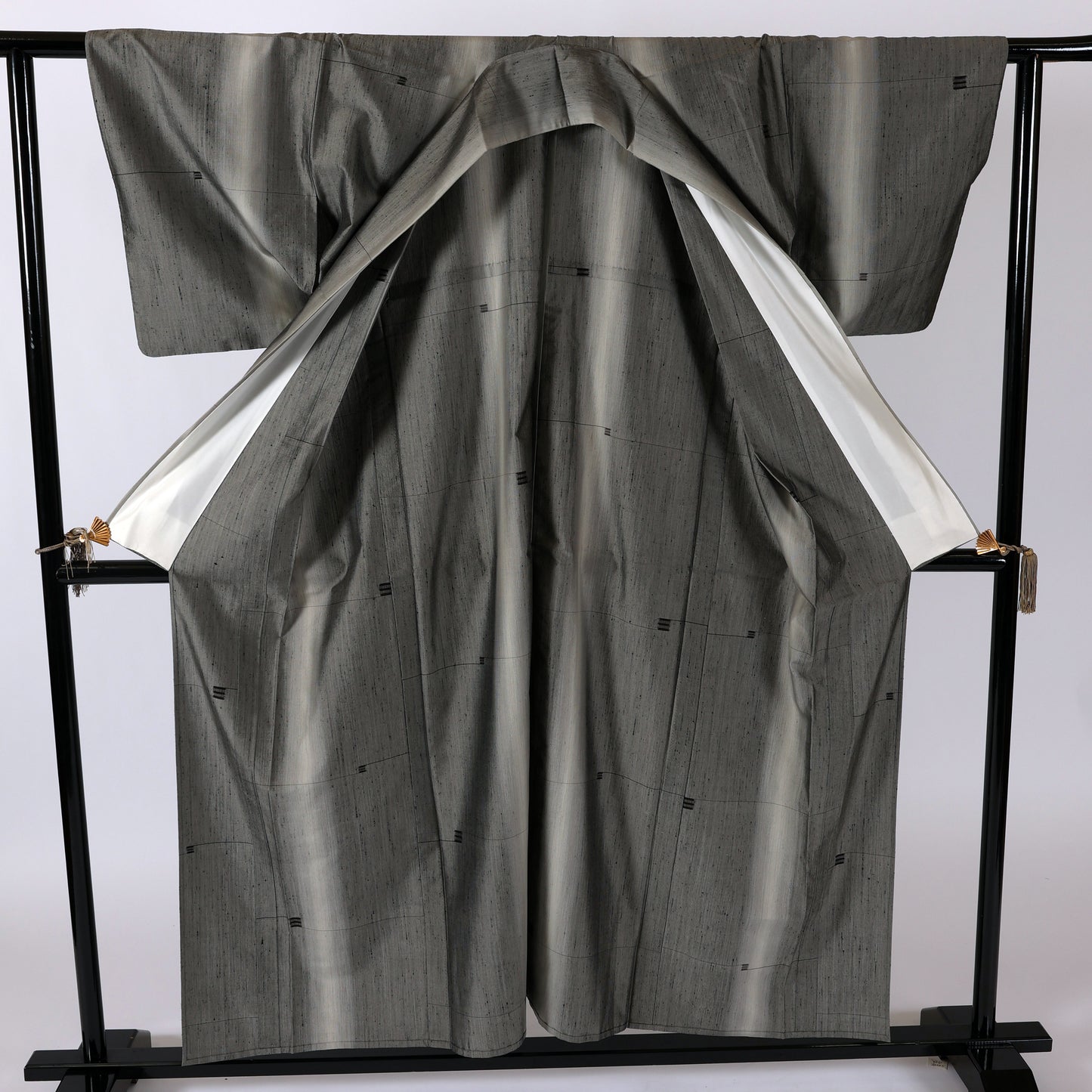 Japanese kimono  (Tsumugi) M-size 100% silk  /  304