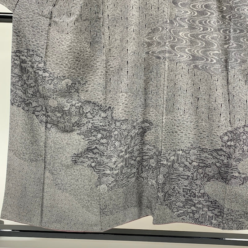 Japanese kimono  (Komon) M-size 100% silk  / 858